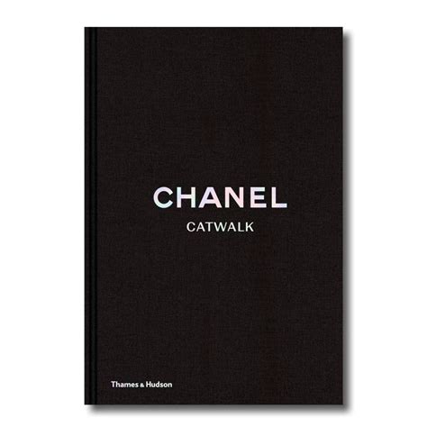 fashion boeken chanel|Chanel: The Complete Collections (Catwalk).